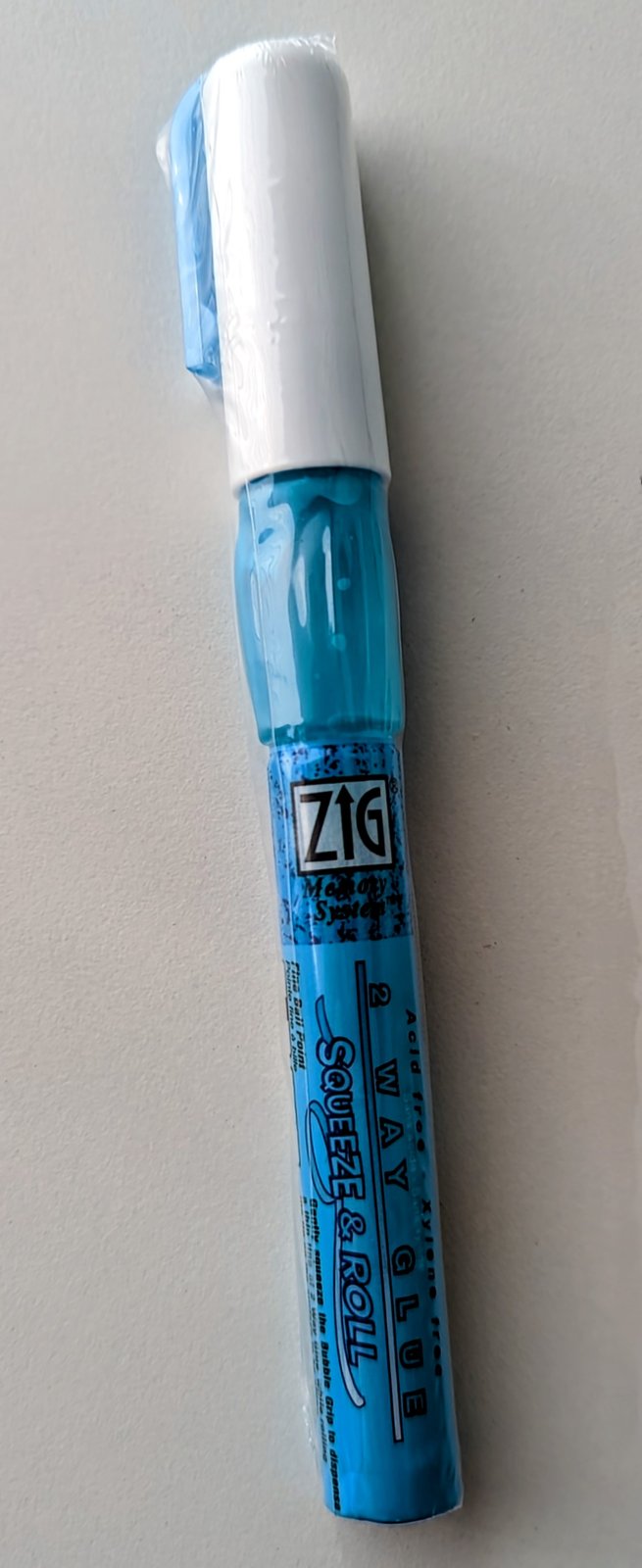 Zig 2-Way Glue Pen -Squeeze & Roll