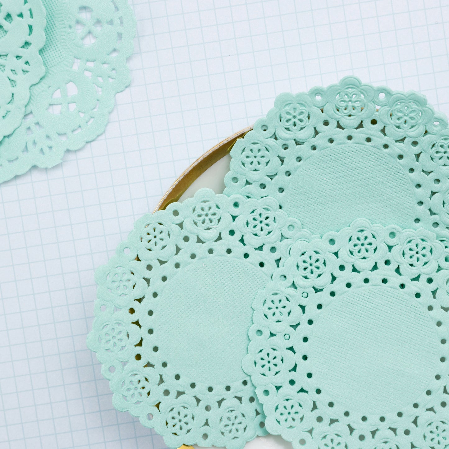 Beautiful Things Teal Doilies 60/Pkg-